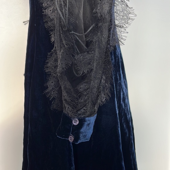 Stunning navy velvet and lace dress - Picture 8 of 15